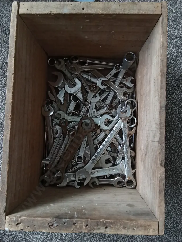 BOX OF WRENCHES Image 1++