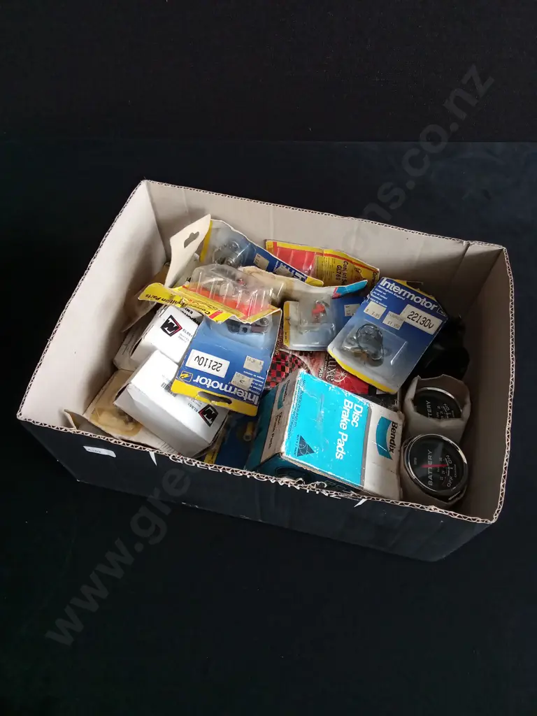 BOX OF AUTOMOTIVE REPLACEMENT PARTS Image 1++