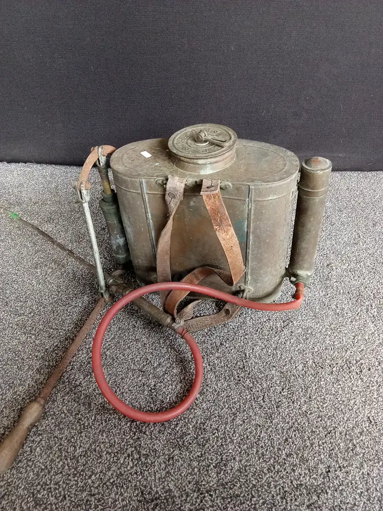 VINTAGE COPPER BACKPACK SPRAYER Image 1++