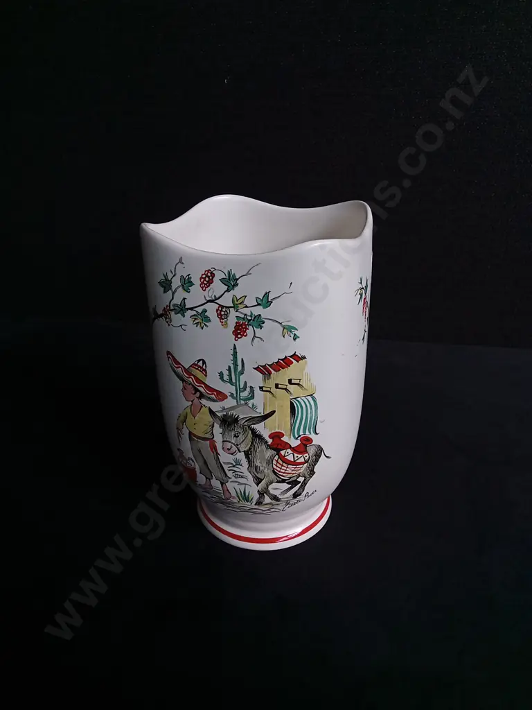 VINTAGE CROWN DUCAL CERAMIC VASE Image 1++