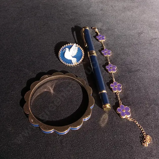 4 PIECES BLUE AND GOLD COLOURED ITEMS, 2 BRACELETS, PEN AND BROACH