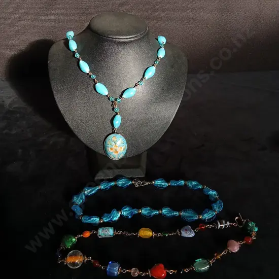 3 PIECES OF COSTUME JEWELLERY