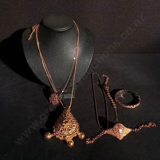 MIX OF COSTUME JEWELLERY