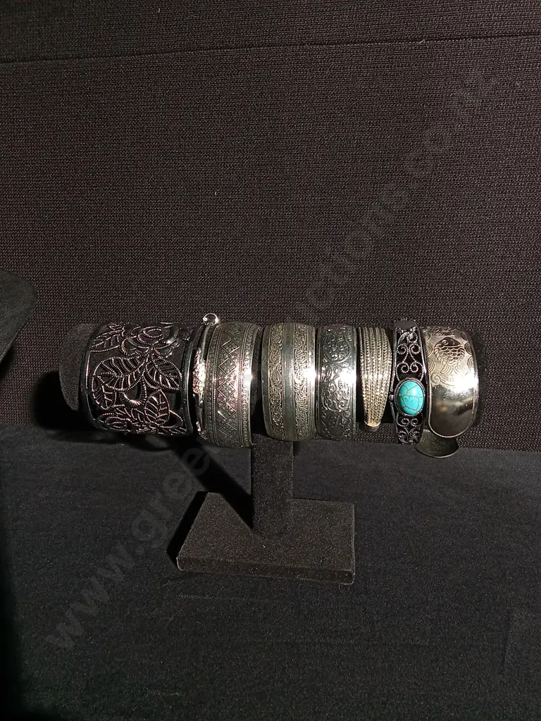 MIX OF COSTUME JEWELLERY Image 1++