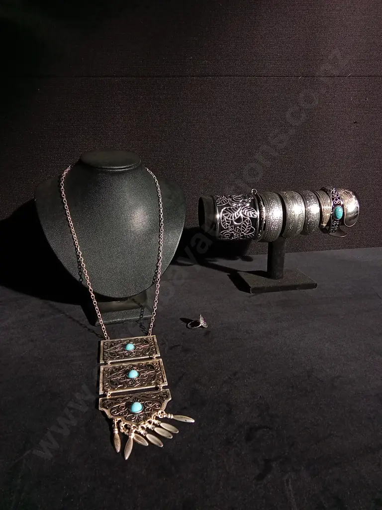 MIX OF COSTUME JEWELLERY Image 1++