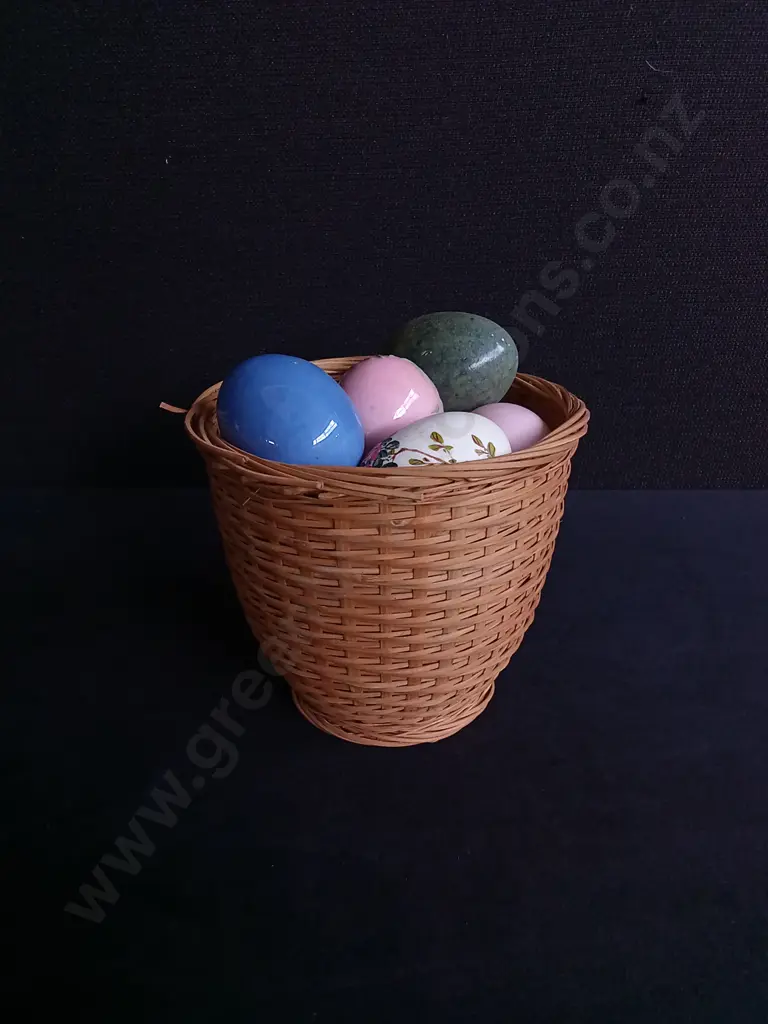 BASKET COLLECTION OF VINTAGE HAND-PAINTED CERAMIC EASTER EGGS Image 1++