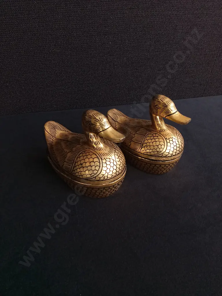PAIR OF VINTAGE SOUTHEAST ASIAN LACQUERWARE DUCK TRINKET BOXES Image 1++