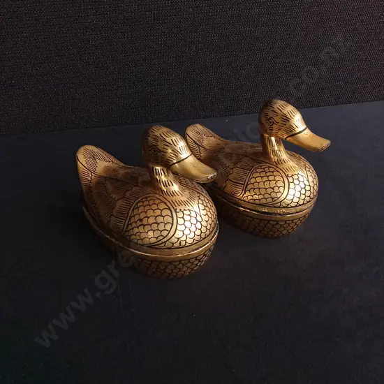 PAIR OF VINTAGE SOUTHEAST ASIAN LACQUERWARE DUCK TRINKET BOXES