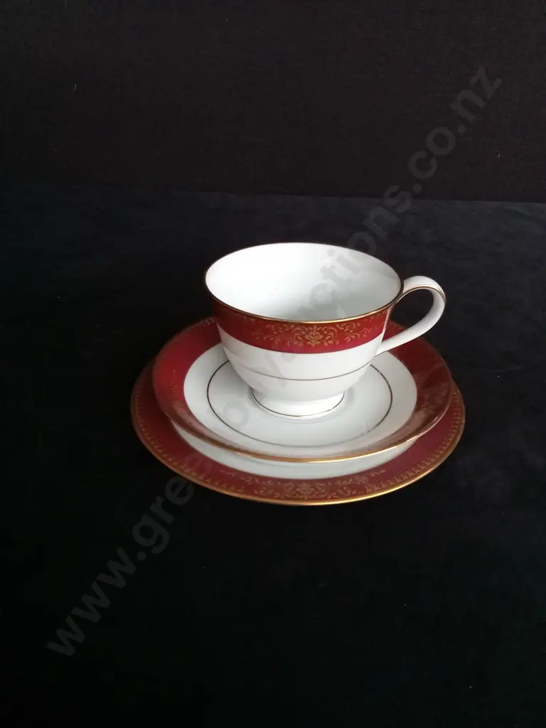 36 PIECES NORITAKE FINE PORCELAIN CUPS AND SAUCERS Image 1++