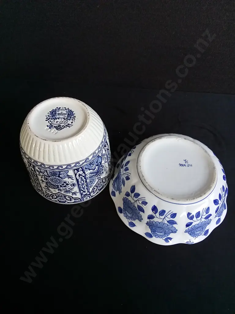 VINTAGE BOCH ROYAL SPHINX PLANTER, AND BLUE AND WHITE FLORAL PORCELAIN BOWL Image 1++