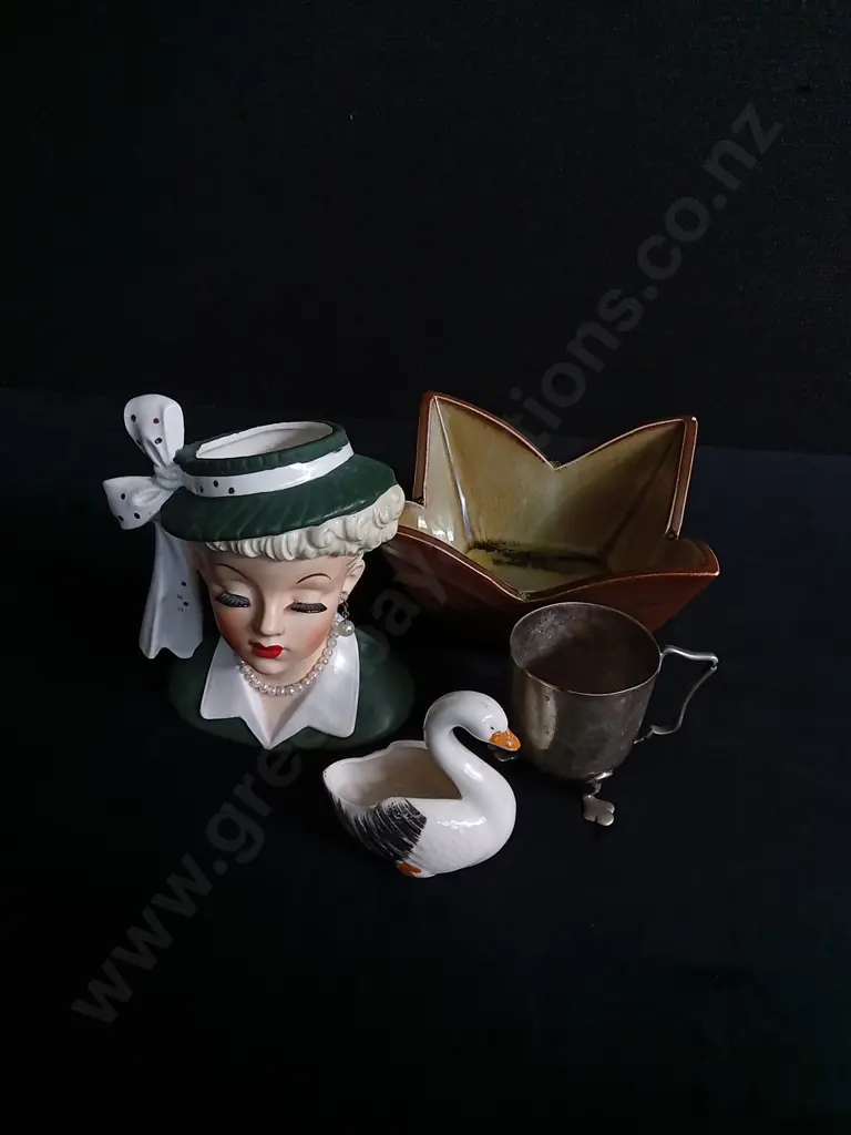 4 PIECES VINTAGE DECORATIVE ITEMS Image 1++