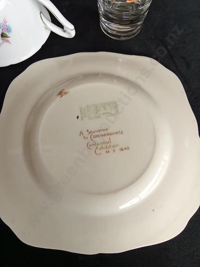 5 VINTAGE CHINA AND GLASS ITEMS Image 1++