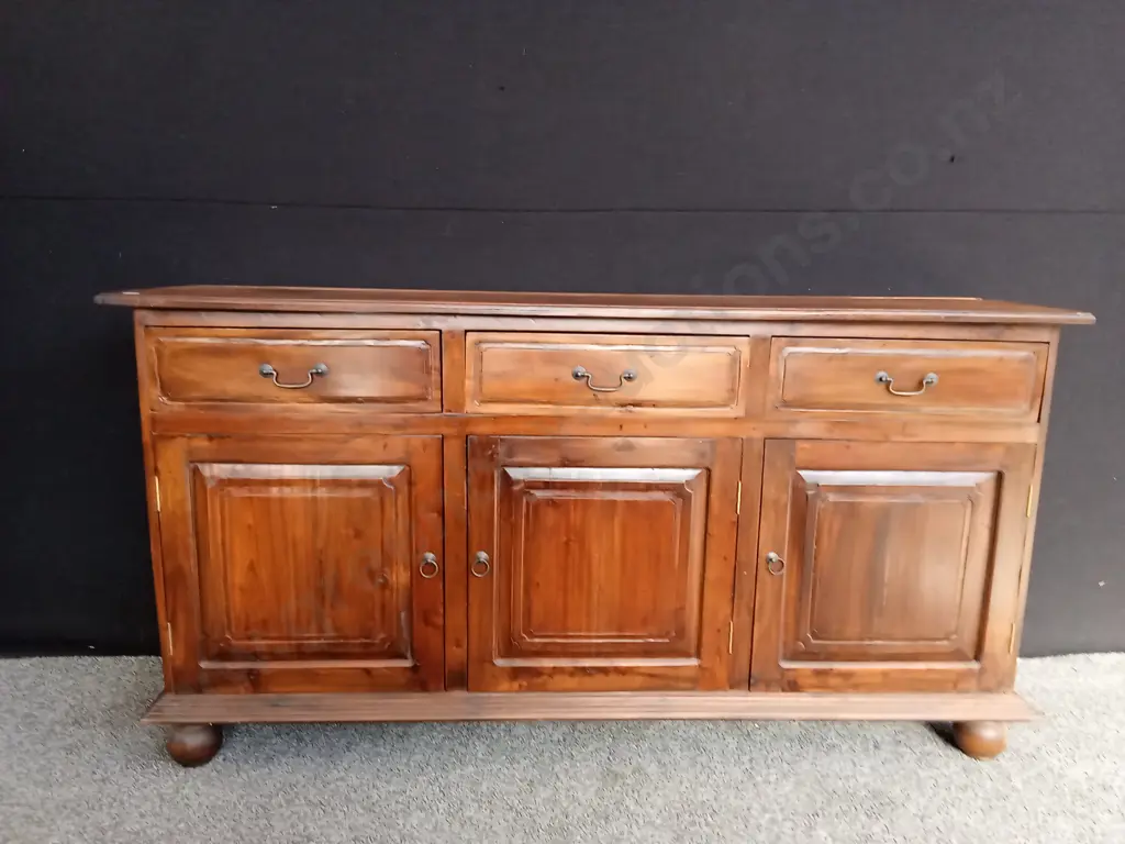 SOLID WOOD SIDEBOARD H89CM D43CM L1.69M SMALL DAMAGE ON TOP AS PICTURED Image 1++