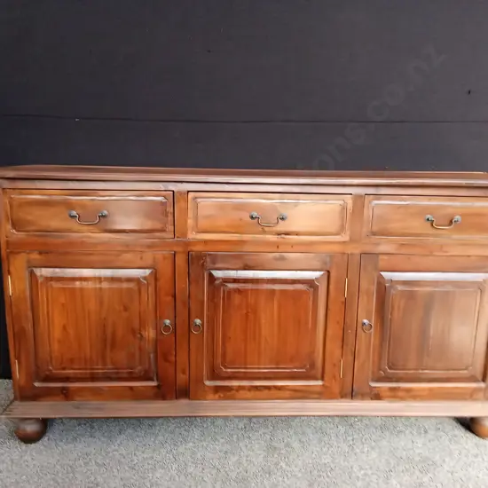 SOLID WOOD SIDEBOARD H89CM D43CM L1.69M SMALL DAMAGE ON TOP AS PICTURED
