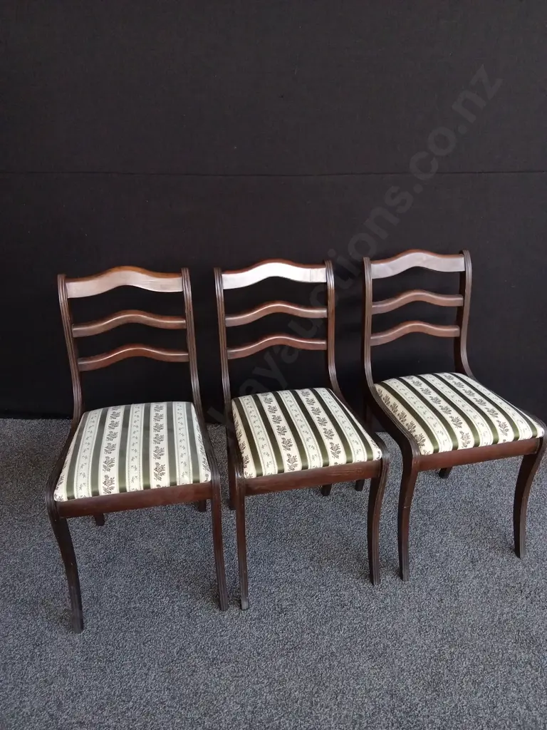 6 LADDERBACK DINING CHAIRS WITH REMOVABLE CUSHIONED SEAT AND OVAL WOODEN TABLE L1.68M D1.14M H75CM Image 1++