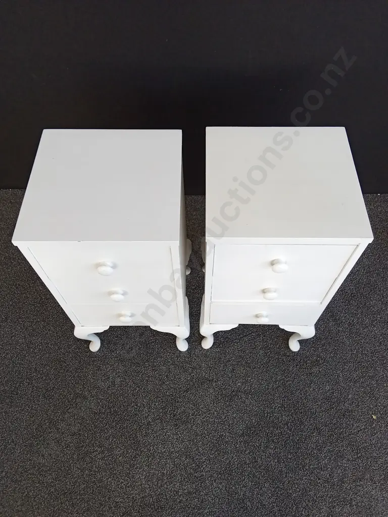 BEDSIDE TABLES WITH 3 DRAWERS Image 1++