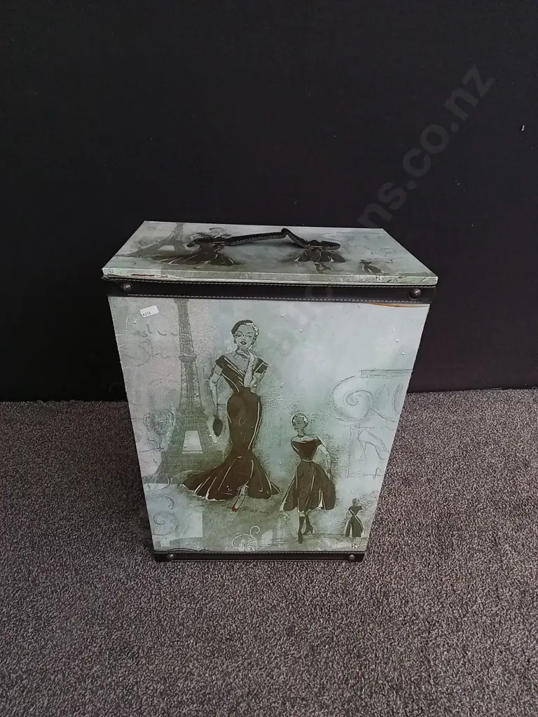 DECORATIVE STORAGE BOX WITH LID Image 1++