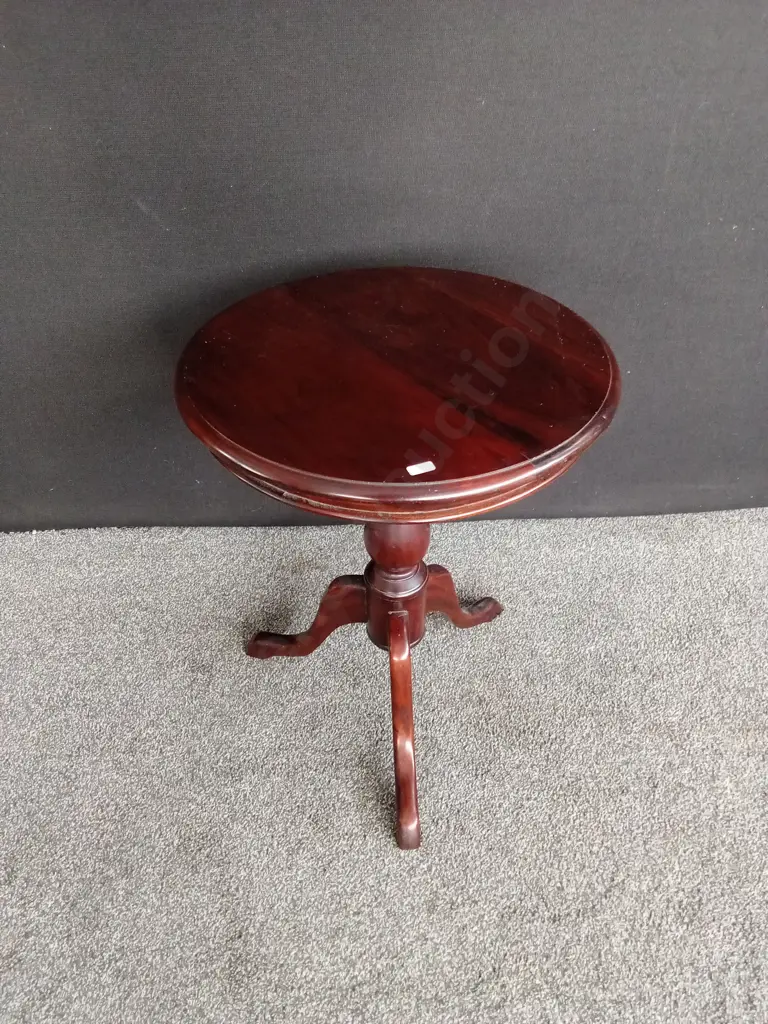 CHIPPENDALE STYLE ROUND SIDE TABLE H63CM Image 1++