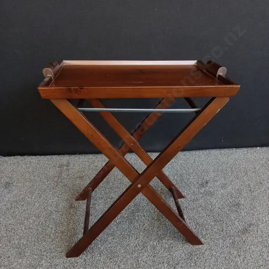 TRAY STAND WITH FOLDING BASE