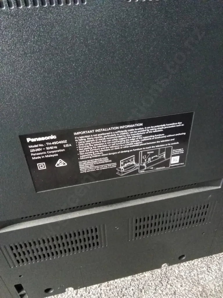 PANASONIC 49 INCH TV MODEL TH-49D400Z WITH REMOTE Image 1++