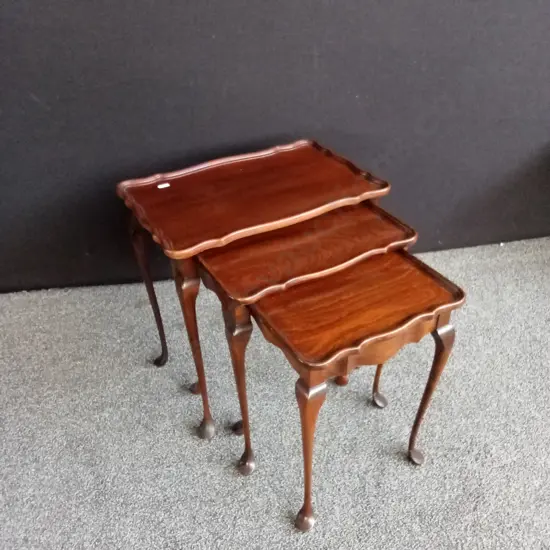 SET OF 3 WHEN NESTING TABLES