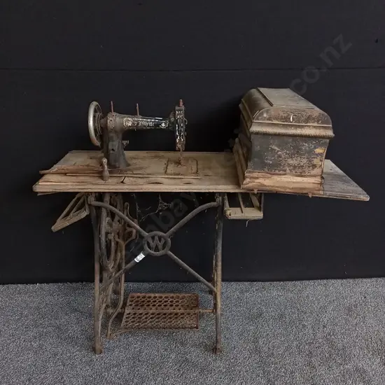 ANTIQUE WHITE SEWING MACHINE