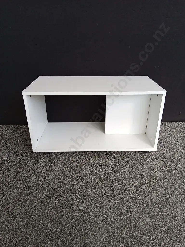 WHITE TV UNIT L80CM D40CM H45CM ON WHEELS Image 1++