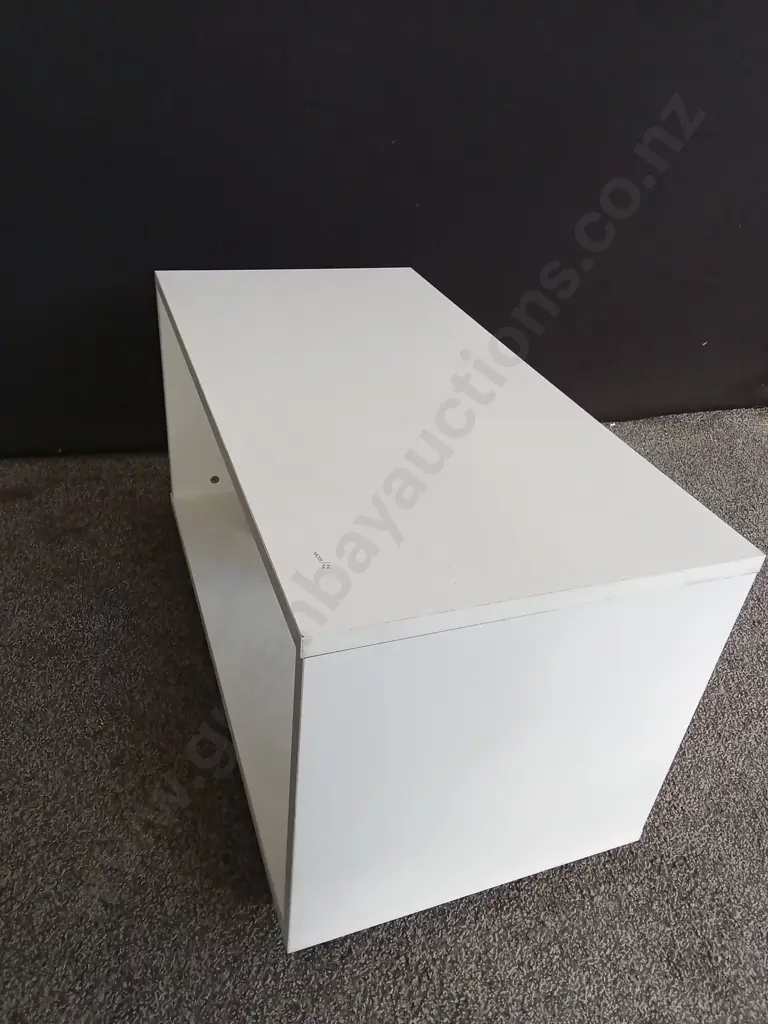 WHITE TV UNIT L80CM D40CM H45CM ON WHEELS Image 1++