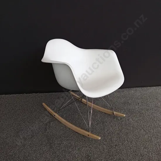 WHITE ROCKING CHAIR