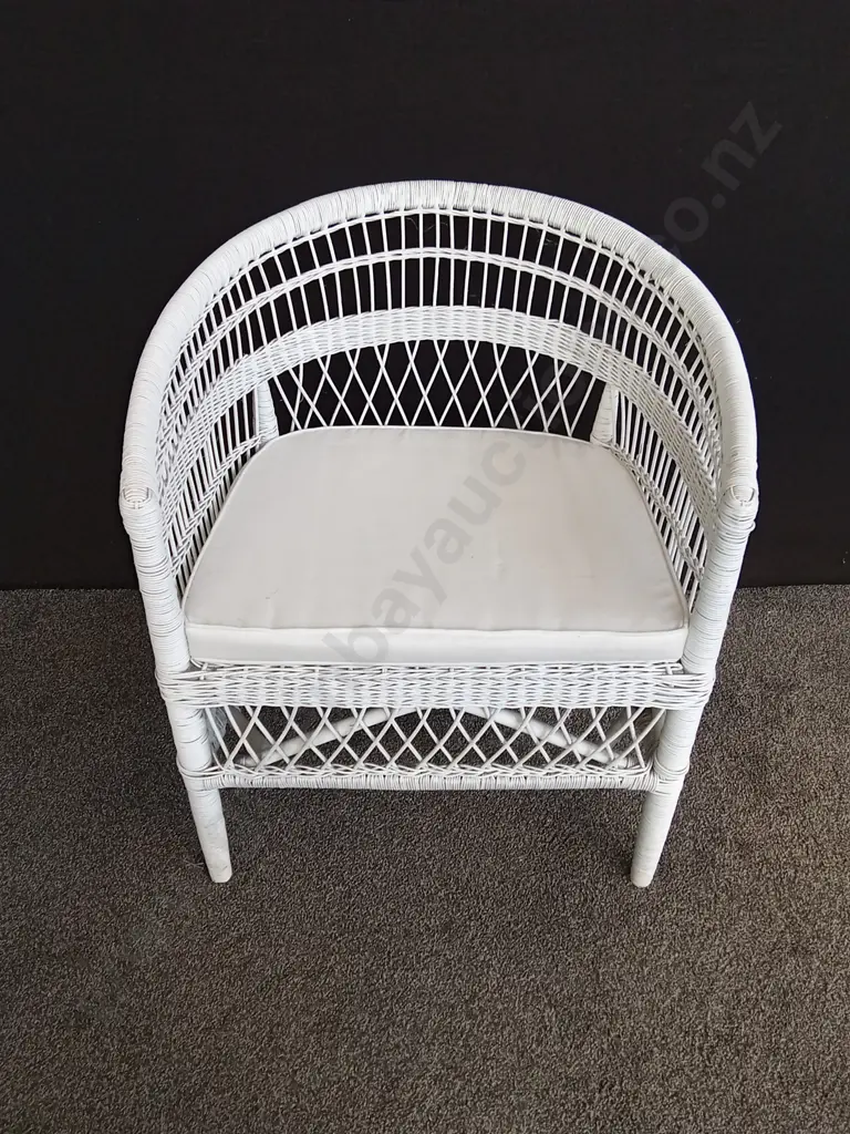 WHITE AFRICAN INSPIRED MALAWI CHAIR Image 1++