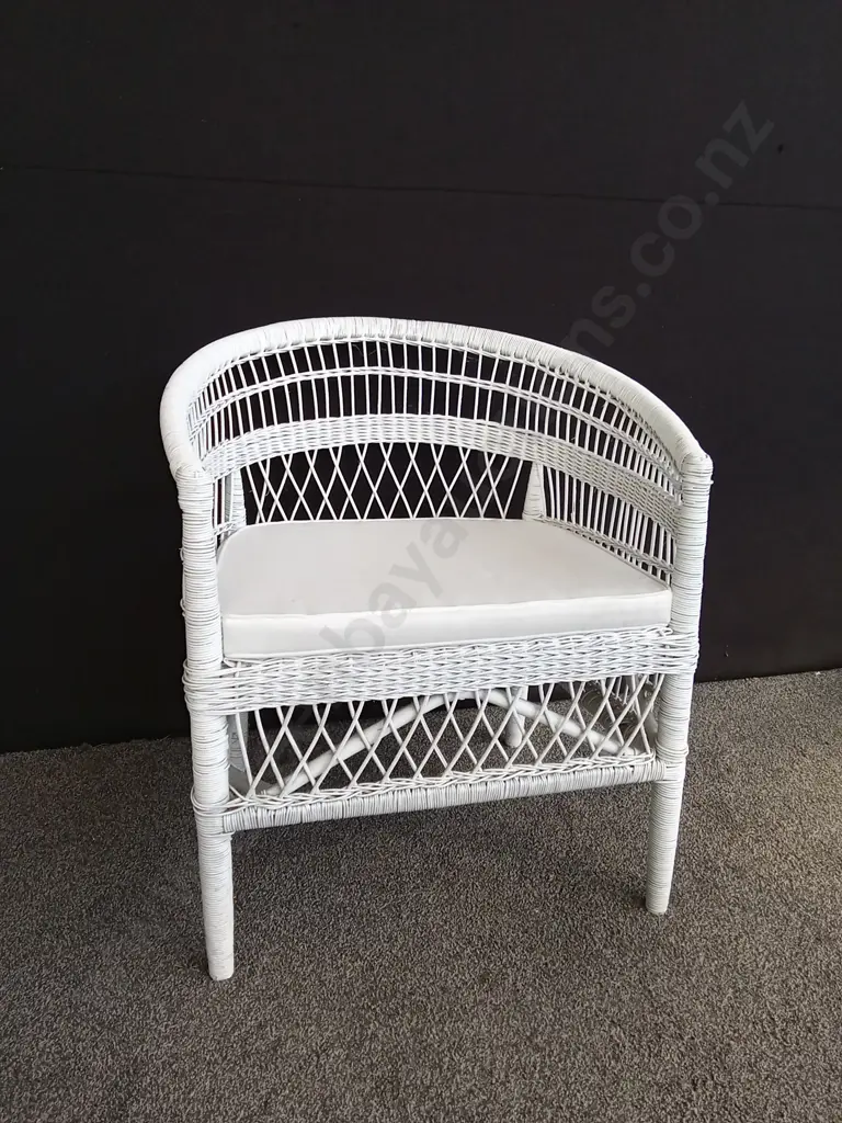 WHITE AFRICAN INSPIRED MALAWI CHAIR Image 1++