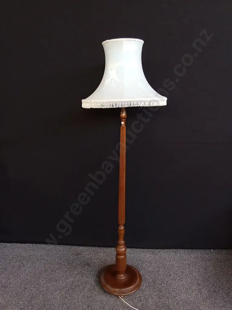 ANTIQUE LAMP AND FOAM LAMPSHADE WORKING Image 1++