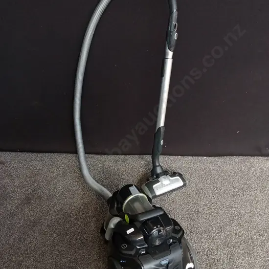 ELECTROLUX TURNO CYCLONIC VACCUM WORKING
