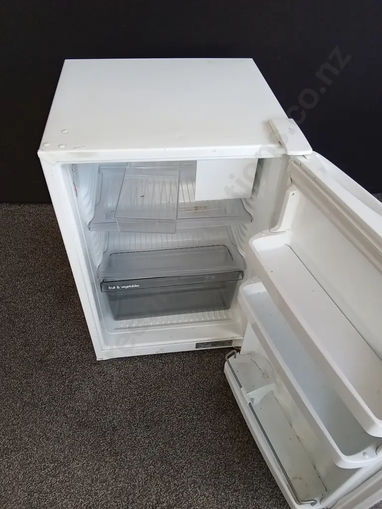 FISHER AND PAYKEL MINI FRIDGE H80CM WORKING Image 1++