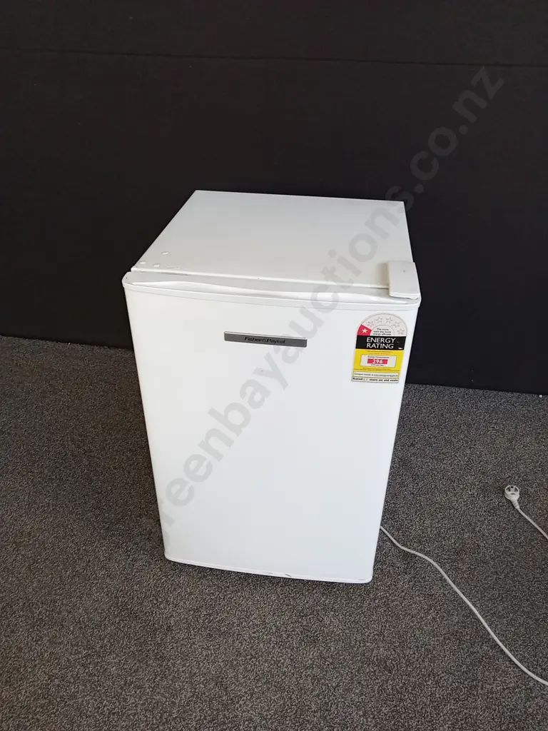 FISHER AND PAYKEL MINI FRIDGE H80CM WORKING Image 1++