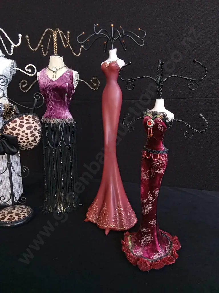 5 PIECES DECORATIVE JEWELLERY STANDS Image 1++