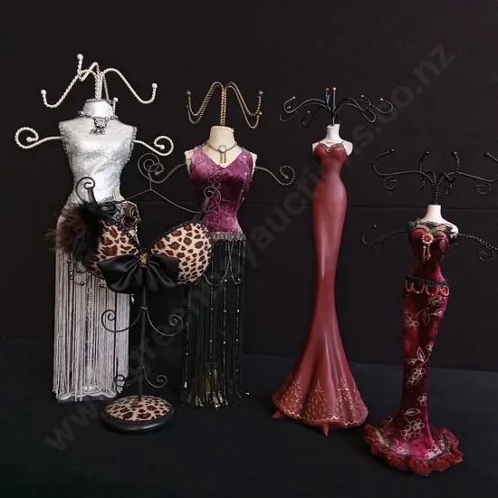 5 PIECES DECORATIVE JEWELLERY STANDS