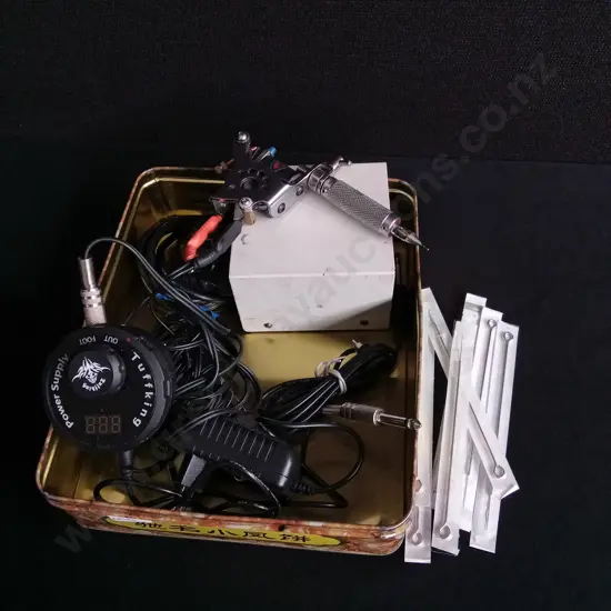 TUFFKING TATTOO POWER SUPPLY AND TRADITIONAL COIL TATTOO MACHINE, INCLUDES BRAND NEW NEEDLES