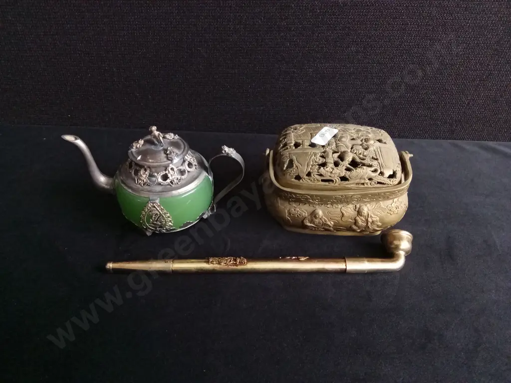 3 PIECES VINTAGE ITEMS, INCLUDING TEAPOT AND CHINESE PIPE Image 1++