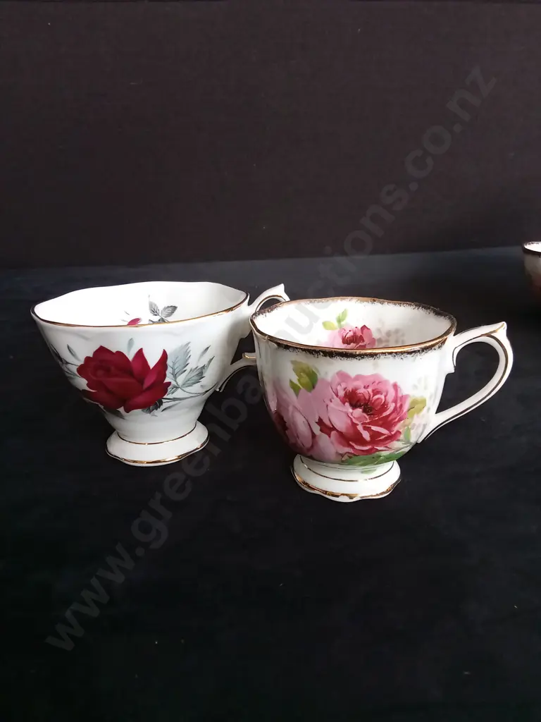 4 ROYAL ALBERT CUPS AND ONE BOWL Image 1++