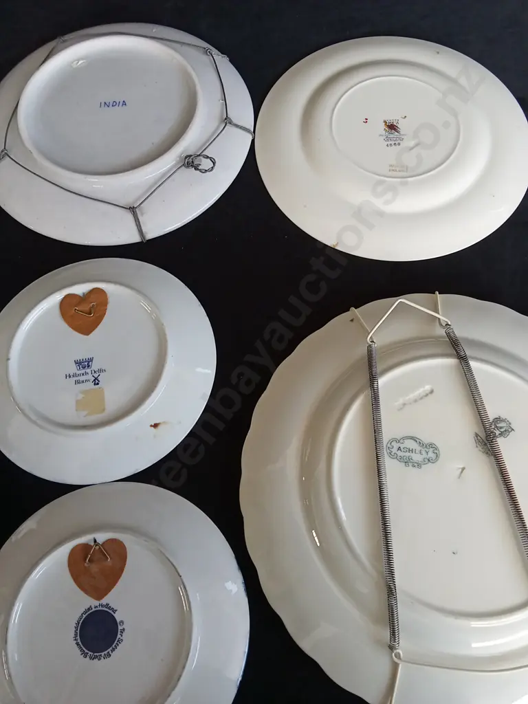 8 DECORATIVE DISPLAY PLATES Image 1++