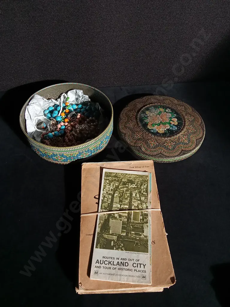 MISCELLANEOUS MIX, TIN OF JEWELLERY AND VINTAGE AUCKLAND PAMPHLETS Image 1++