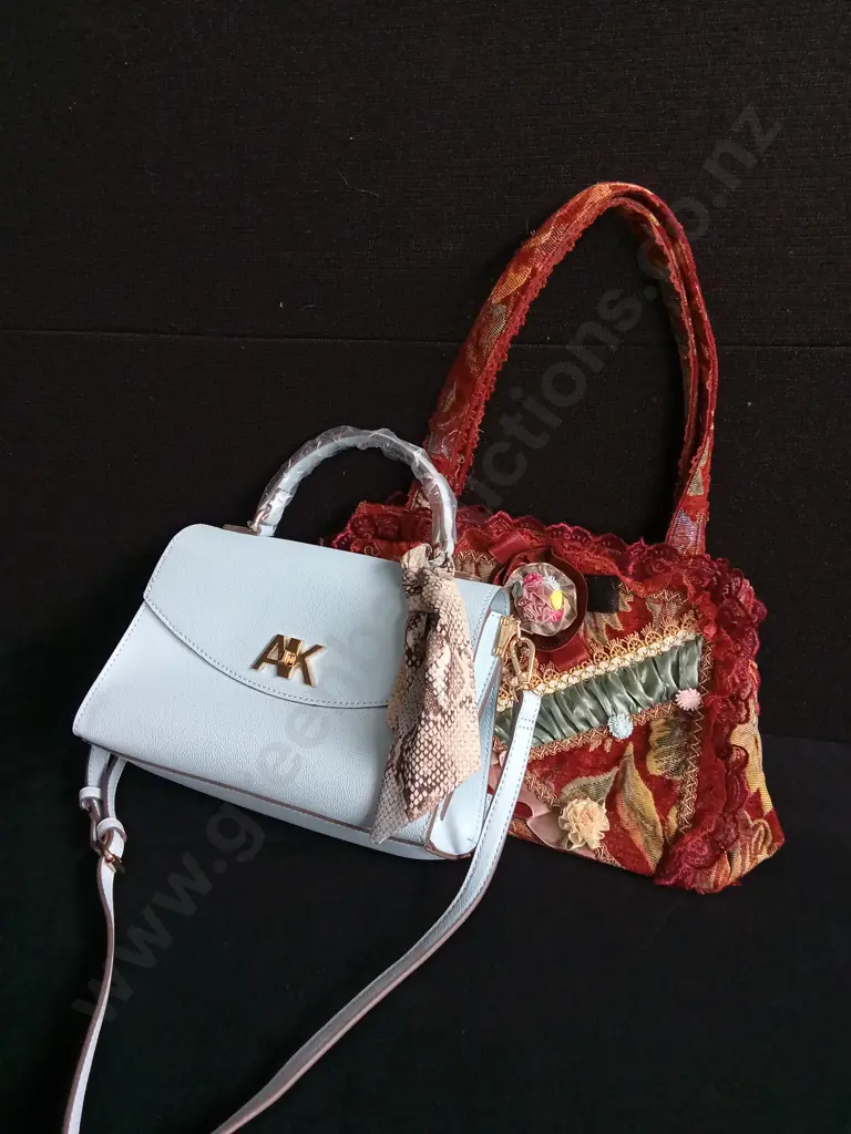2 PIECES HANDBAGS Image 1++