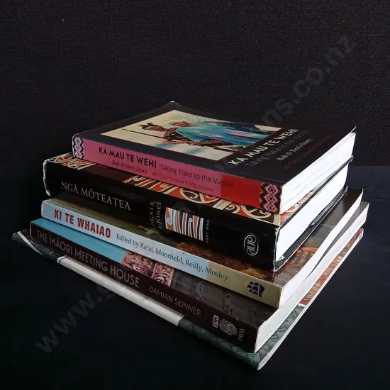 5 PIECES MAORI BOOKS