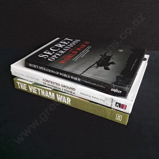 3 PIECES BOOKS ON WAR