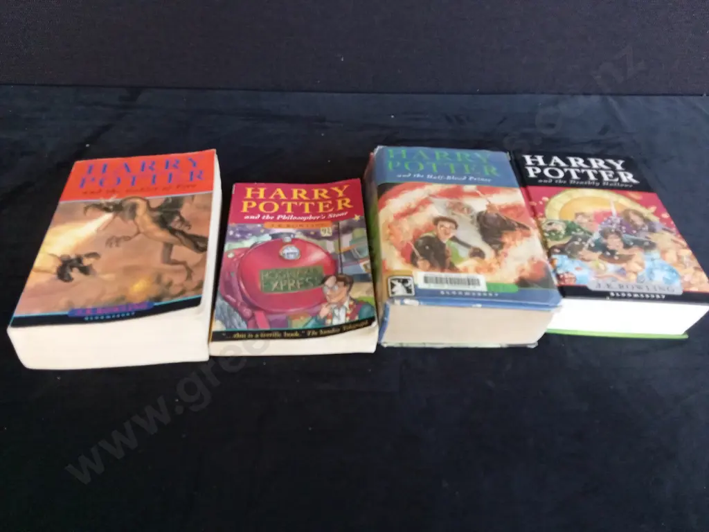 4 HARRY POTTER BOOKS Image 1++