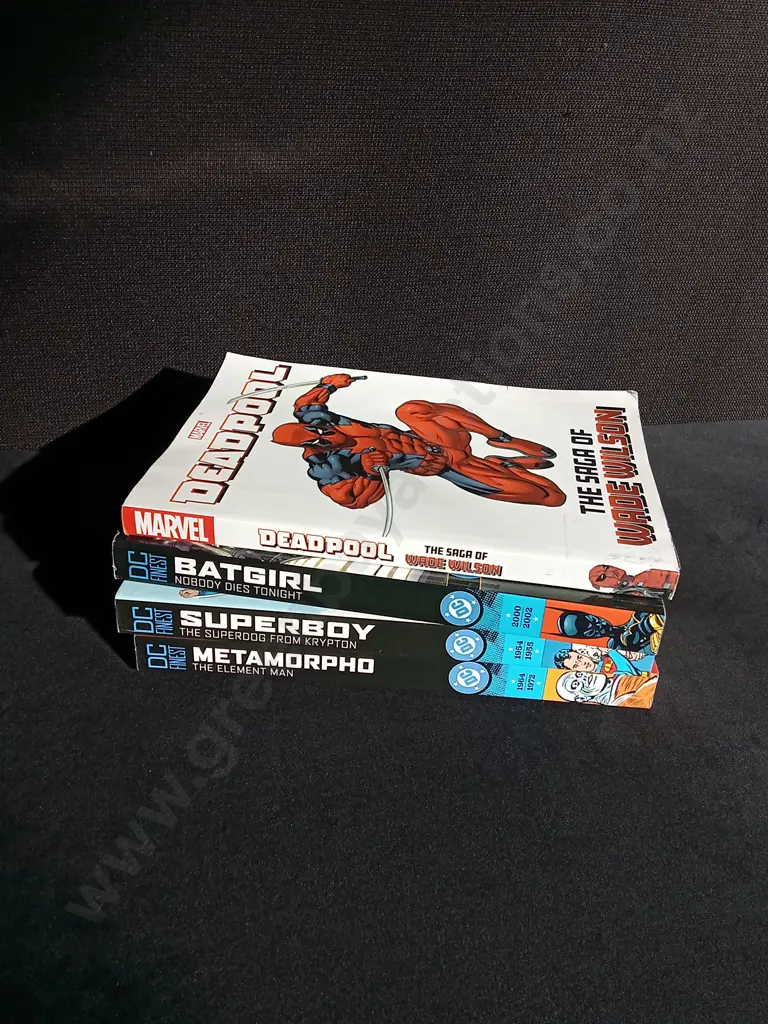 4 PIECES DC AND MARVEL COMIC BOOKS Image 1++