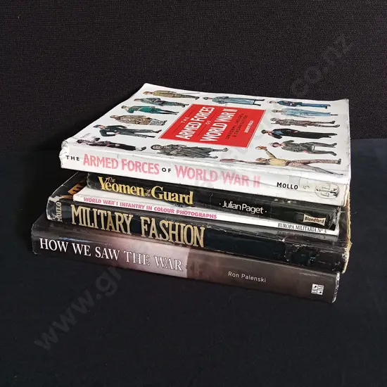 5 PIECES BOOKS ON WAR