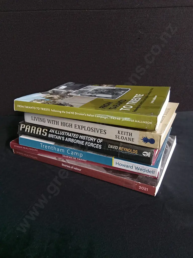 6 PIECES BOOKS ON WAR Image 1++