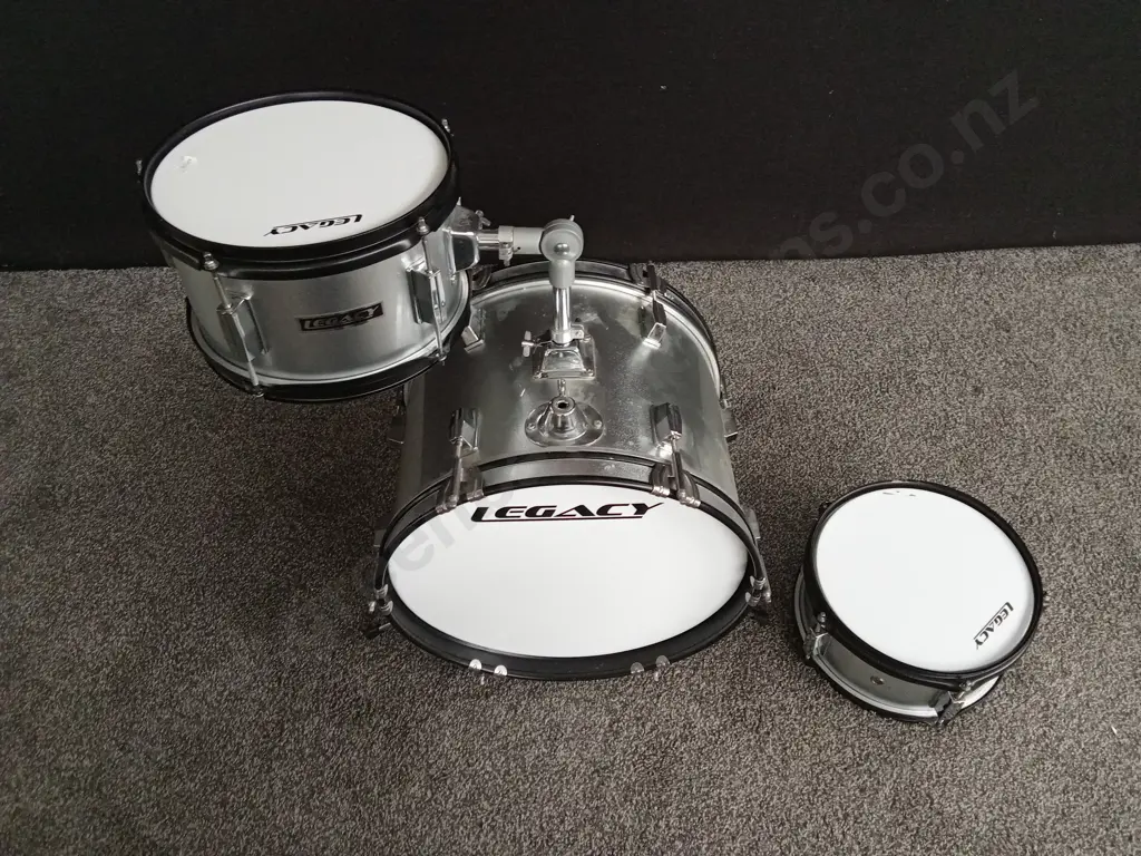 LEGACY 3 PIECES KIDDIES DRUMKIT Image 1++